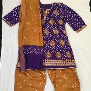 Never worn Cotton Indian dress with dupatta
